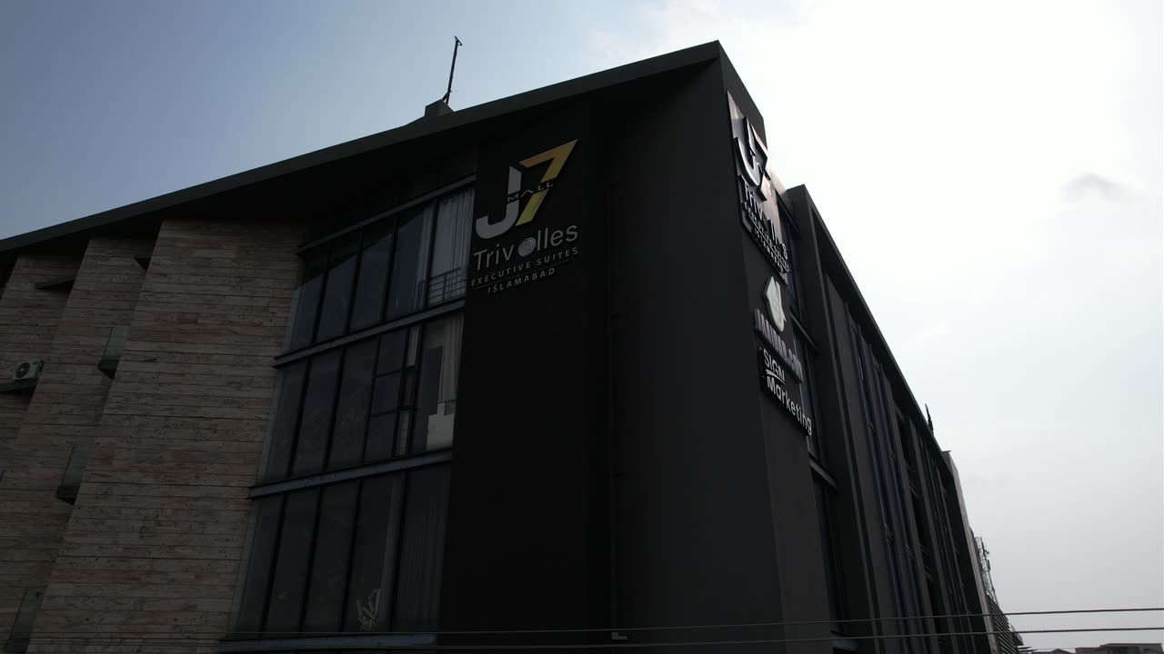J7 Mall, Facade Detail